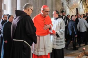 La Policía israelí impide la asistencia del jefe de la Iglesia Católica de Jerusalén a la misa de Ramos